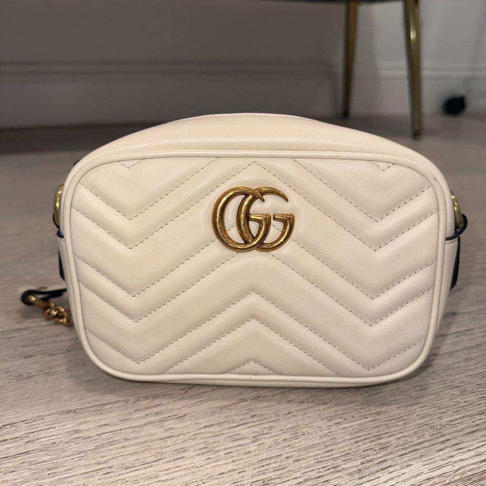 Gucci GG Marmont Camera Bag
Matelasse Mini White - Picture 3 of 13
